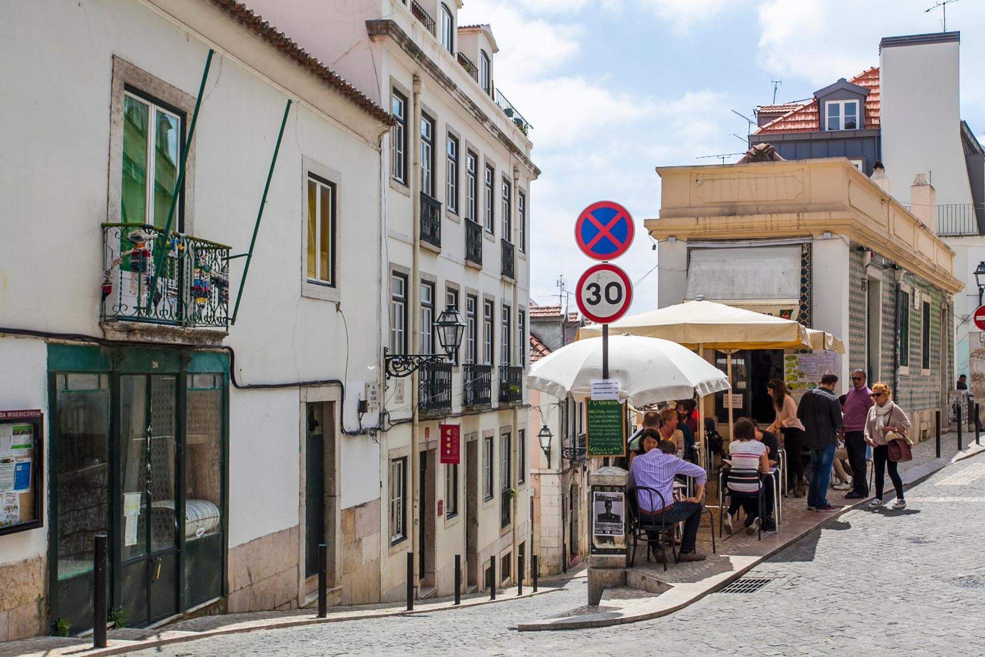 Apartamento B1 Bairro Alto - Bica Spacious Bright